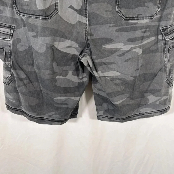 Unionbay Camo Cargo Shorts Men's 42 Grey Button Zip Side Pockets - Picture 10 of 11